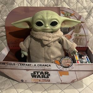 BRAND NEW BABY YODA REAL MOVES PLUSH